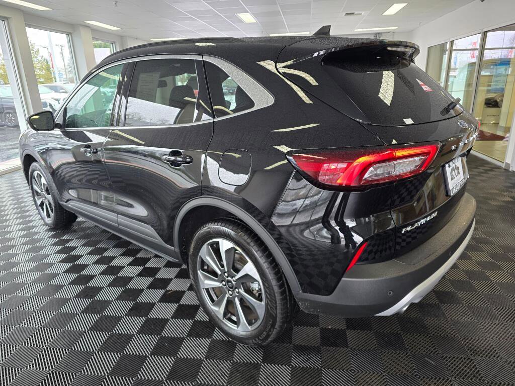 Used 2024 Ford Escape Platinum image 5