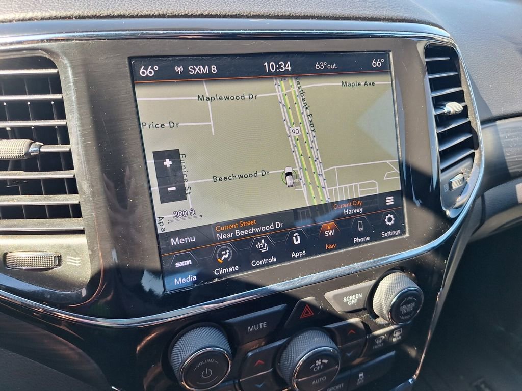 Used 2021 Jeep Grand Cherokee Laredo X image 18