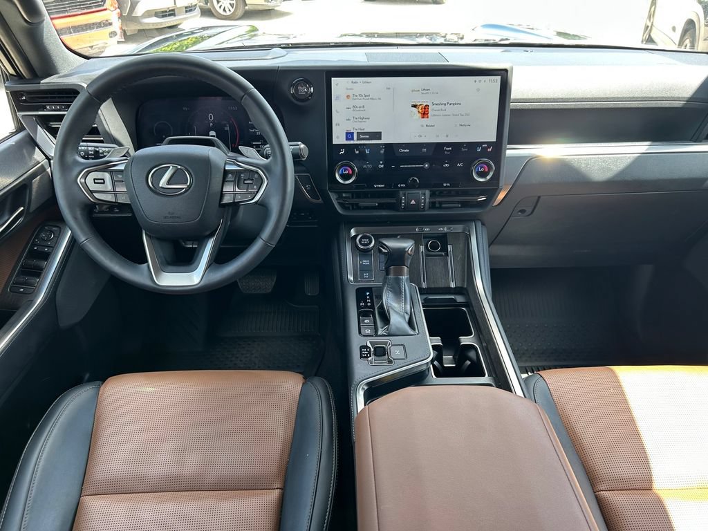 Used 2025 Lexus GX 550 w/ Accessory Package (2T) AWD/4WD image 21