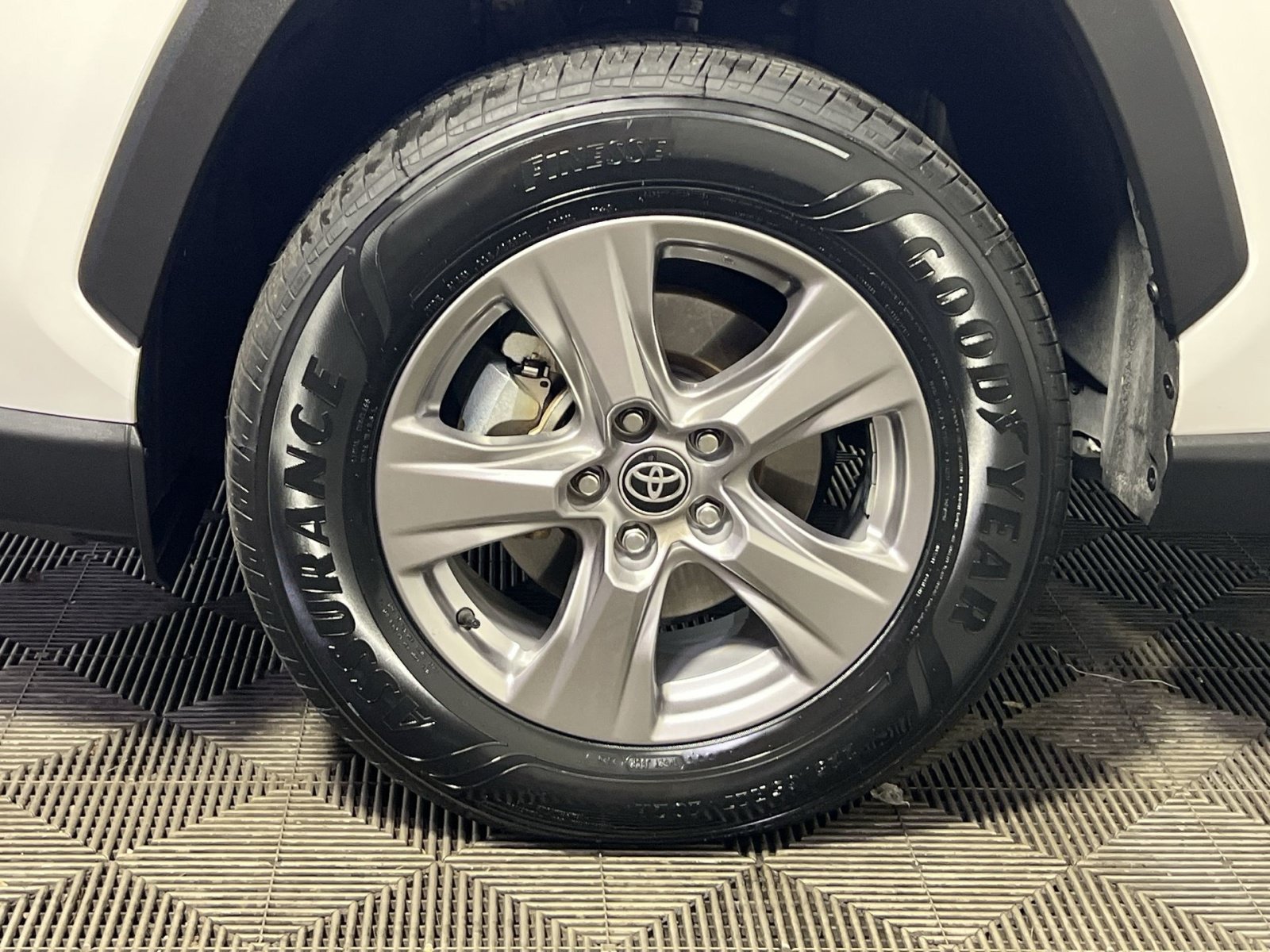 Used 2025 Toyota RAV4 XLE AWD/4WD image 12