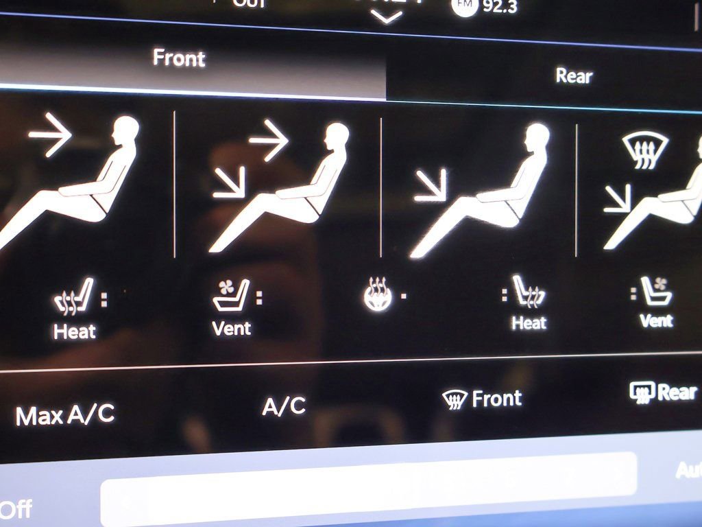 Used 2024 Chrysler Pacifica Limited image 58