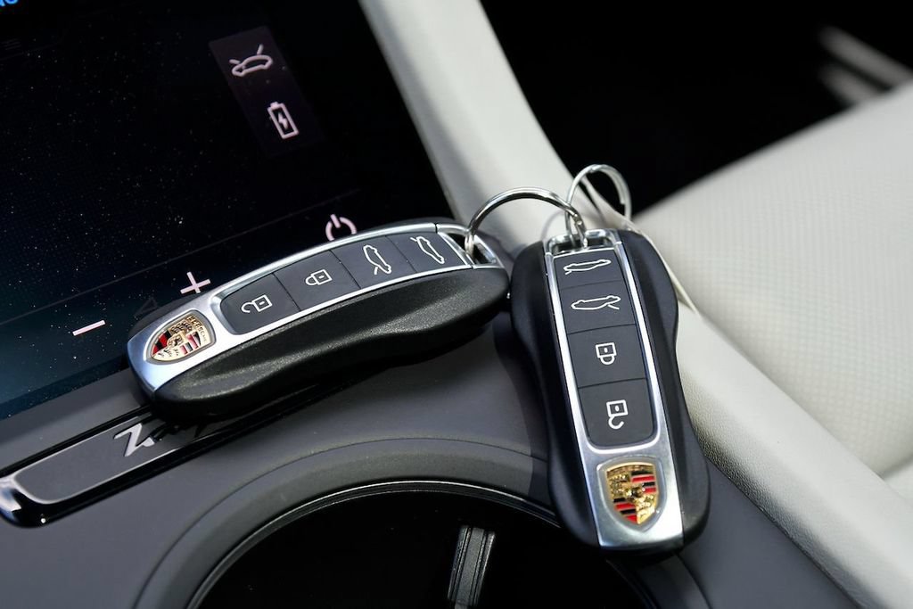 Used 2020 Porsche Taycan 4S AWD/4WD image 60