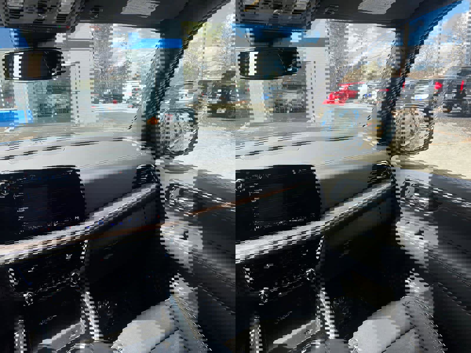 Certified 2025 Chevrolet Suburban Premier w/ Sun And Tow Package image 37