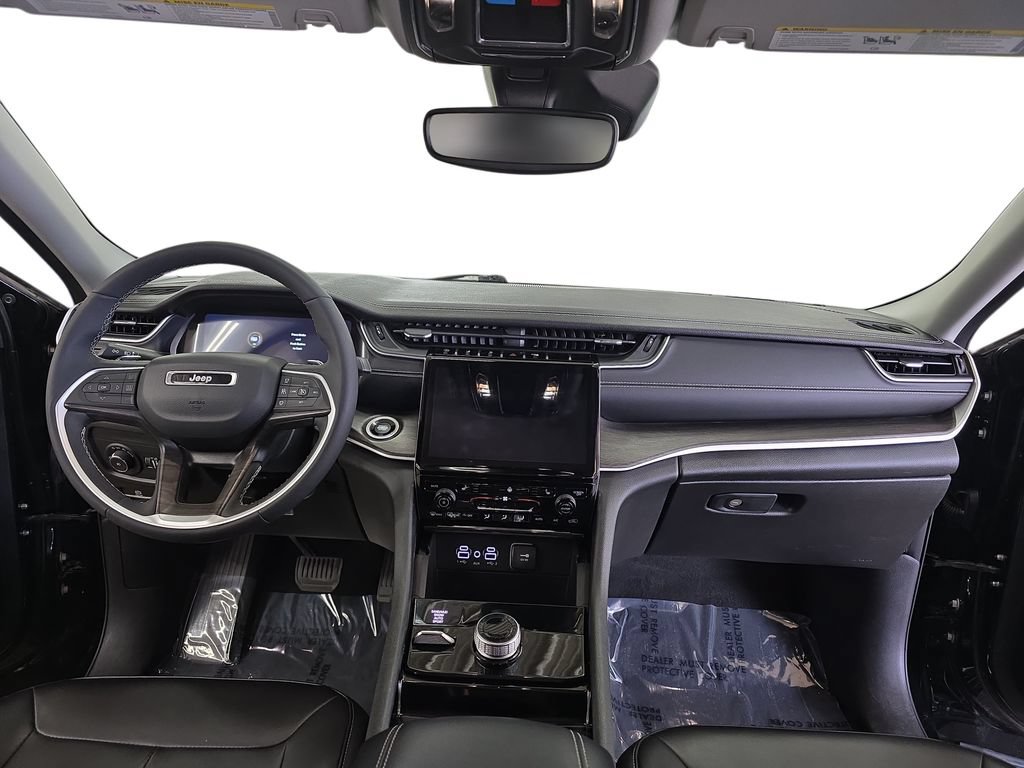 Used 2023 Jeep Grand Cherokee L Limited AWD/4WD image 9