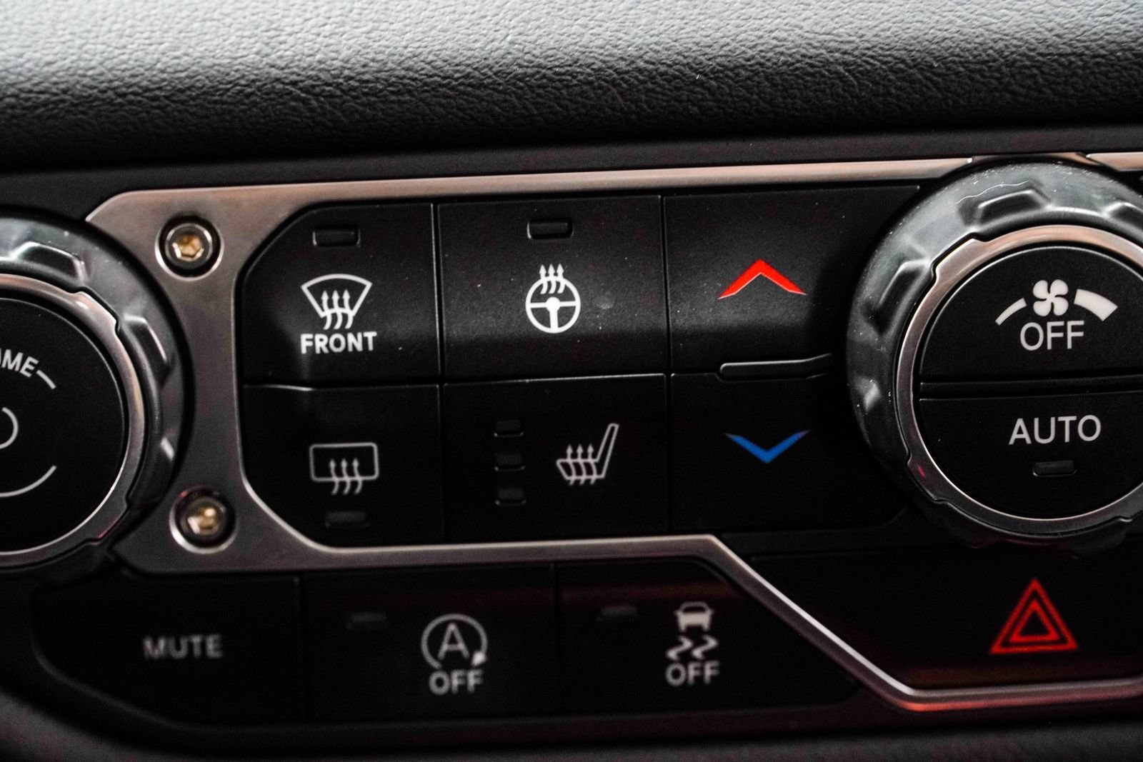 Used 2024 Jeep Gladiator Rubicon w/ Technology Group AWD/4WD image 33