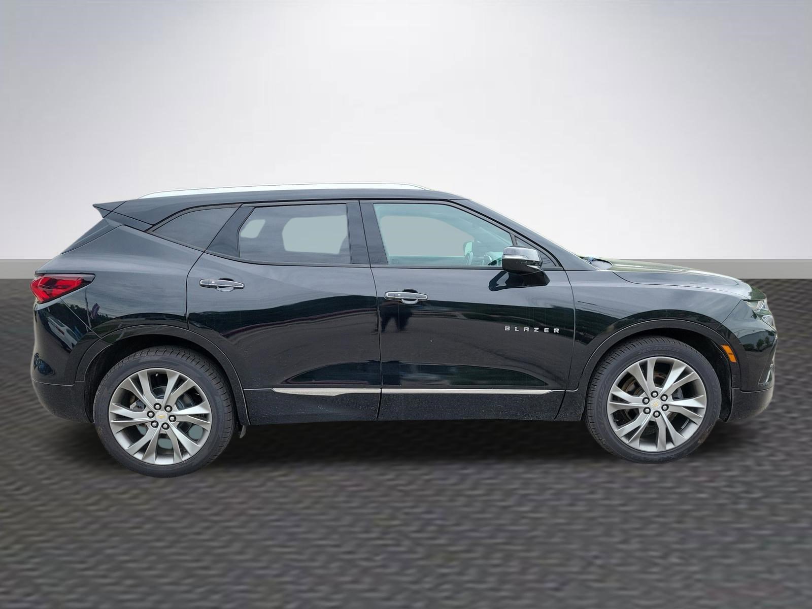 Used 2020 Chevrolet Blazer Premier w/ LPO, Black Grille Bar Package AWD/4WD image 4