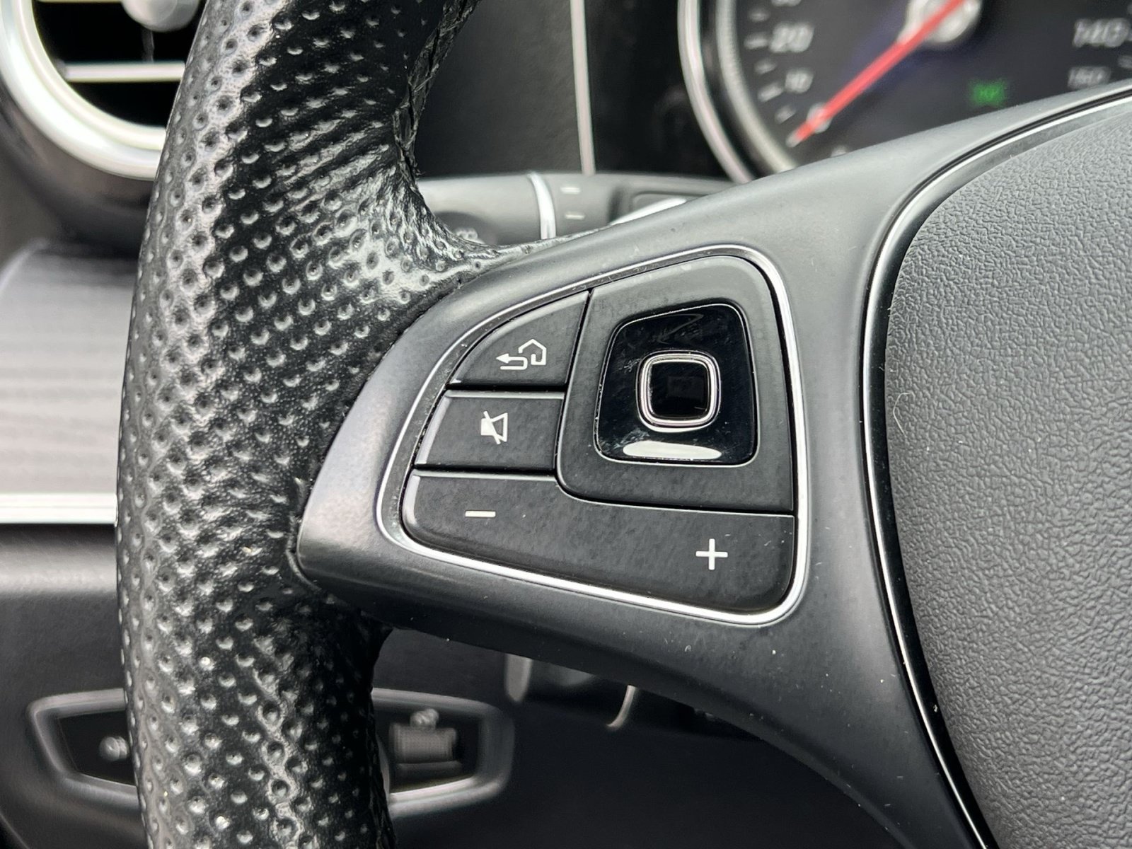 Used 2017 Mercedes-Benz E 300 4MATIC image 36