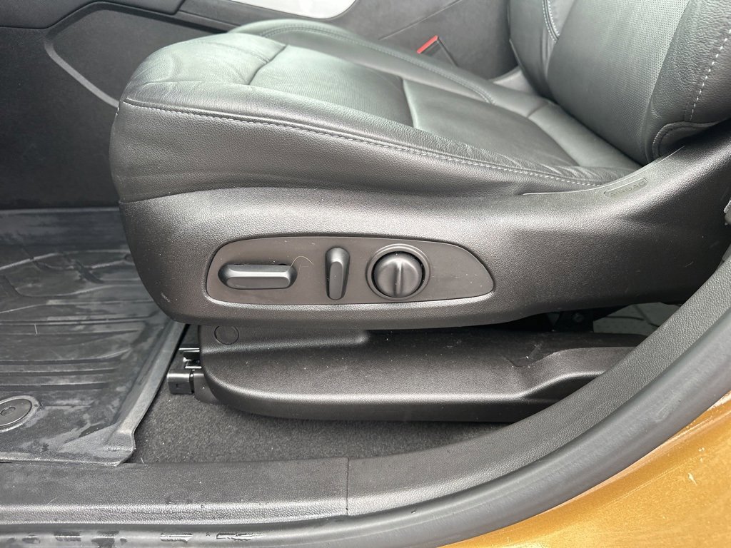 Used 2019 Chevrolet Blazer LT w/ Sun and Wheels Package image 11