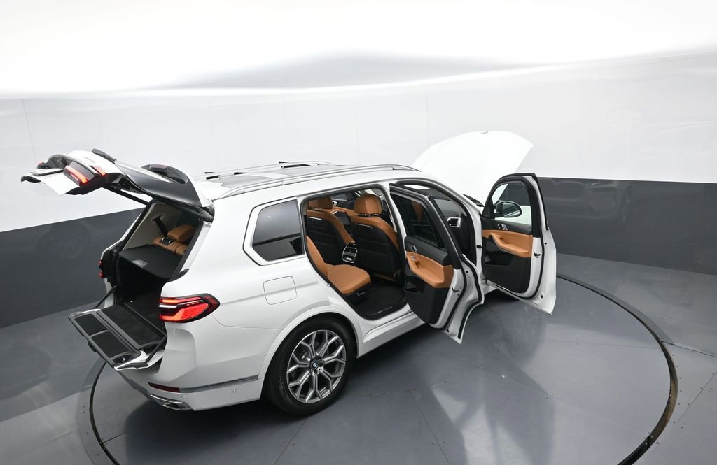 Used 2026 BMW X7 xDrive40i AWD/4WD image 45