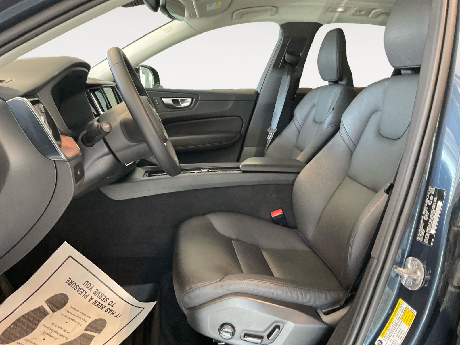 Used 2024 Volvo XC60 B5 Plus image 9