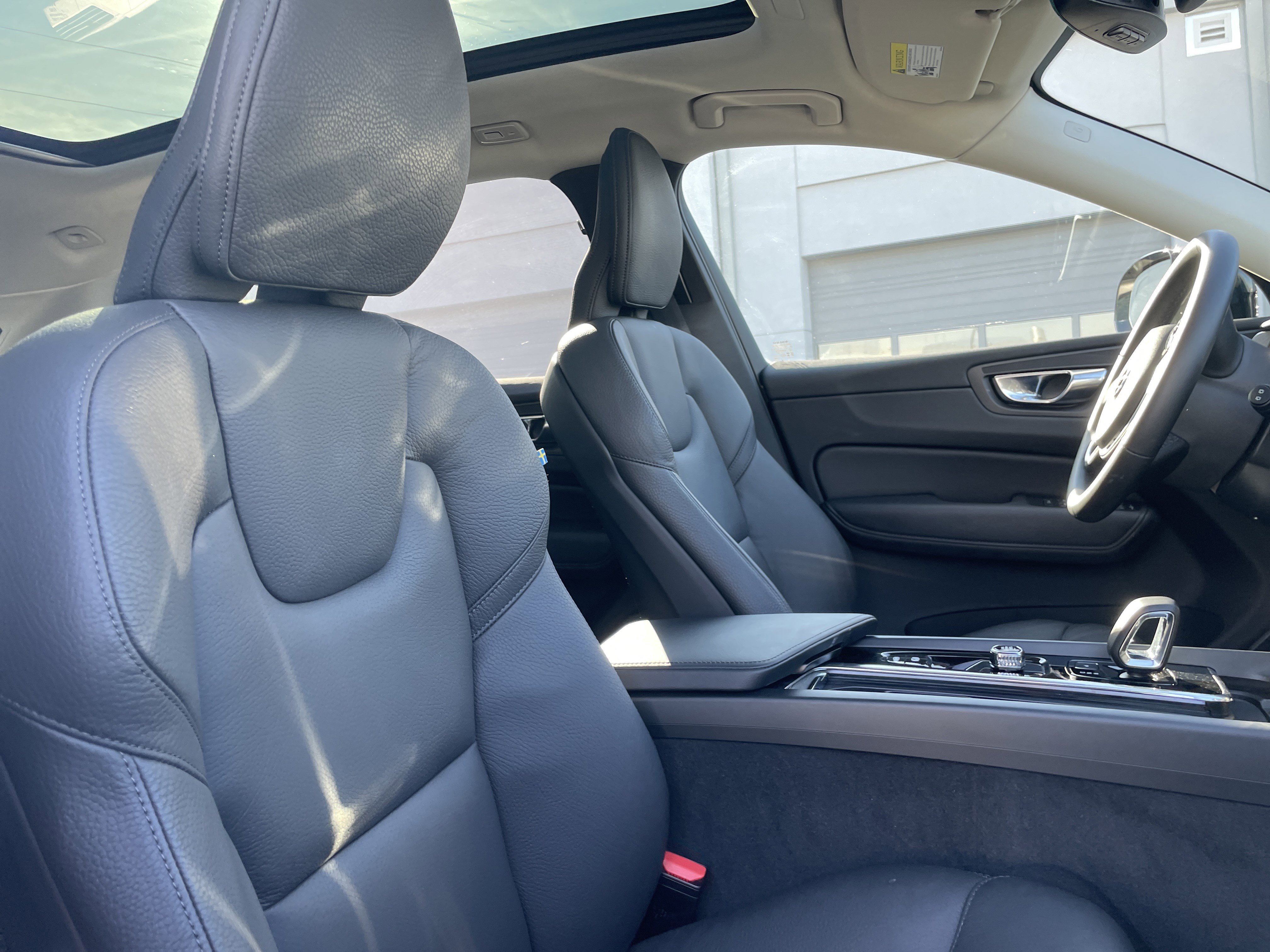 Used 2025 Volvo XC60 B5 Plus image 14