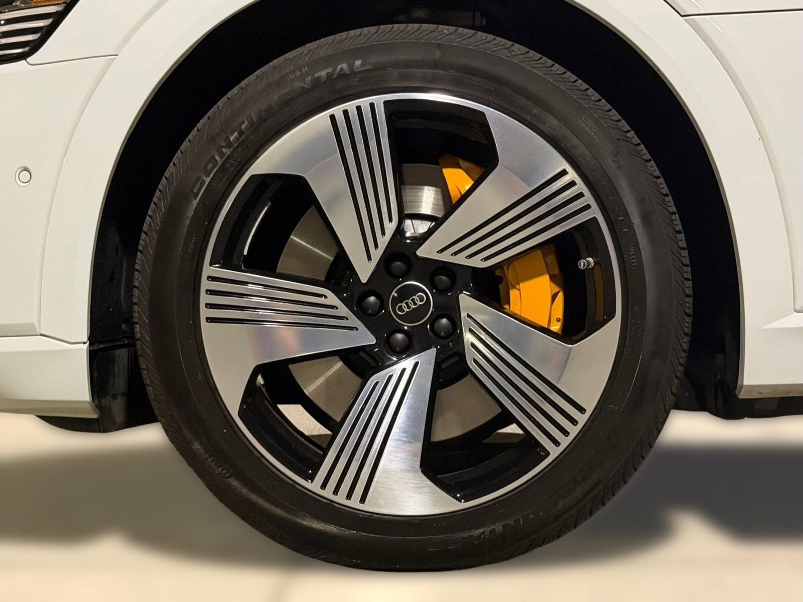 Certified 2023 Audi e-tron Premium Plus w/ Premium Plus Package AWD/4WD image 12