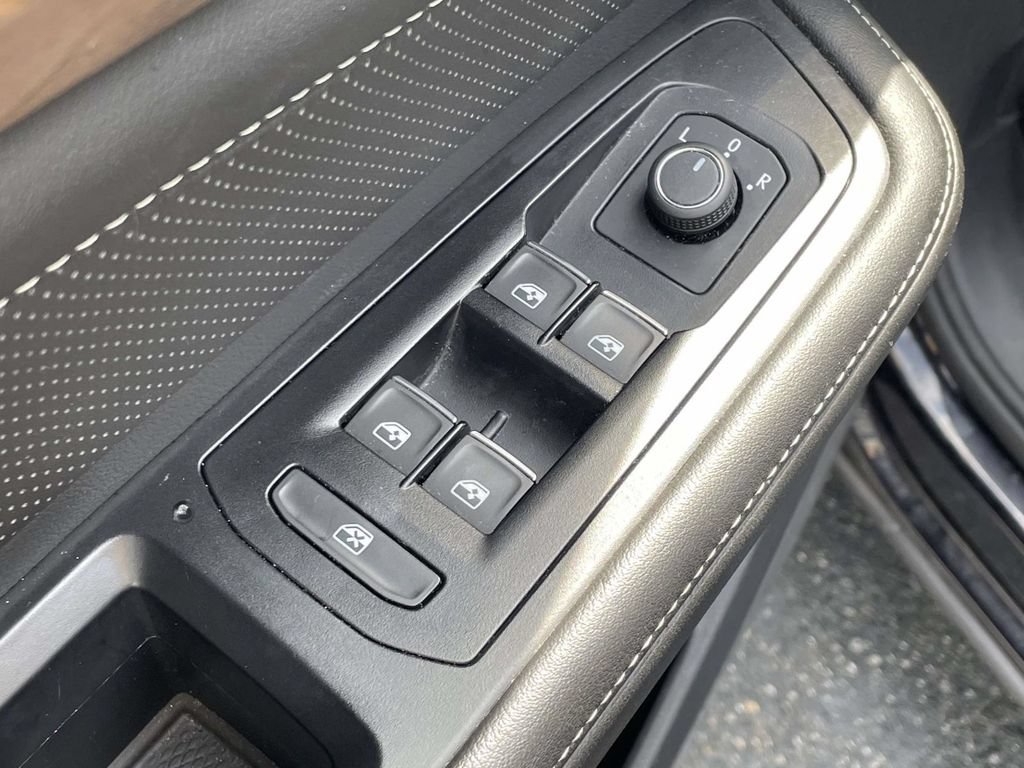 Used 2025 Volkswagen Atlas SE AWD/4WD image 20