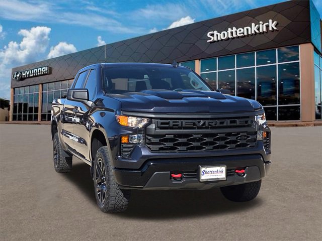 Used 2024 Chevrolet Silverado 1500 Custom Trail Boss w/ LPO, Dark Essentials Package image 3