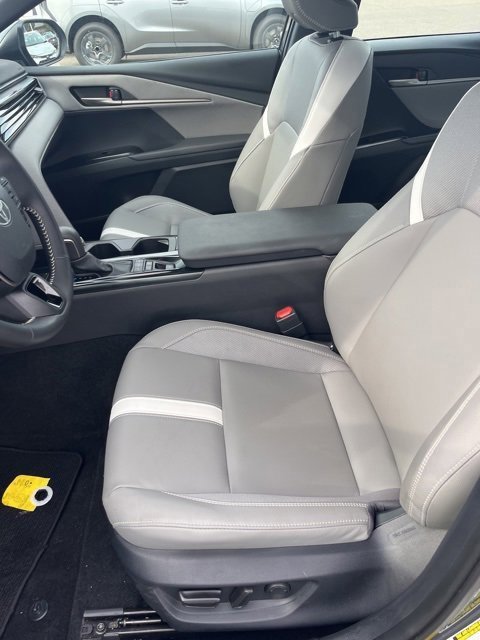 Used 2025 Toyota Camry XLE image 12