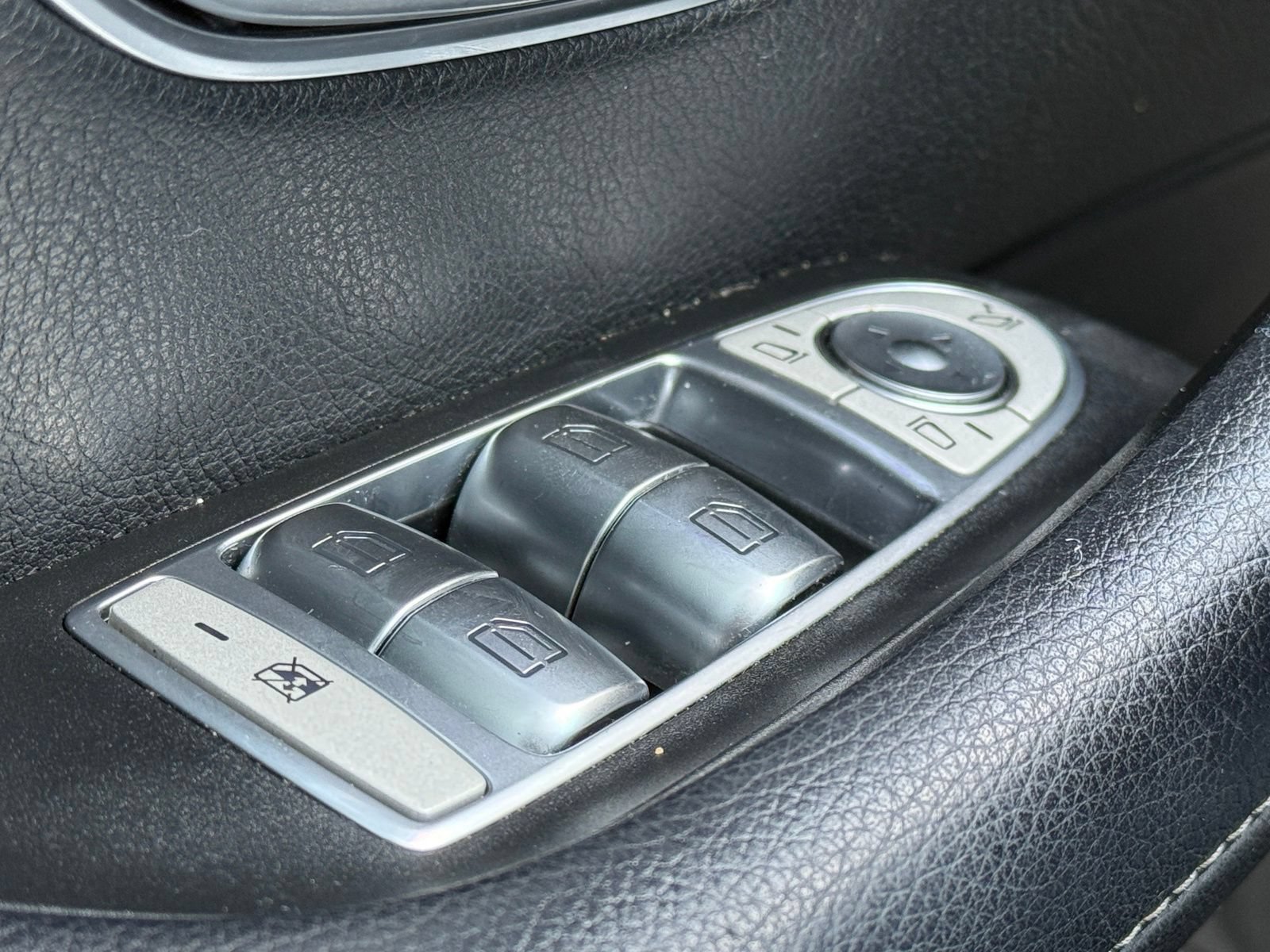 Used 2019 Mercedes-Benz E 300 4MATIC image 34
