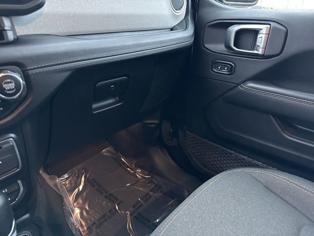 Used 2024 Jeep Wrangler Sahara image 34