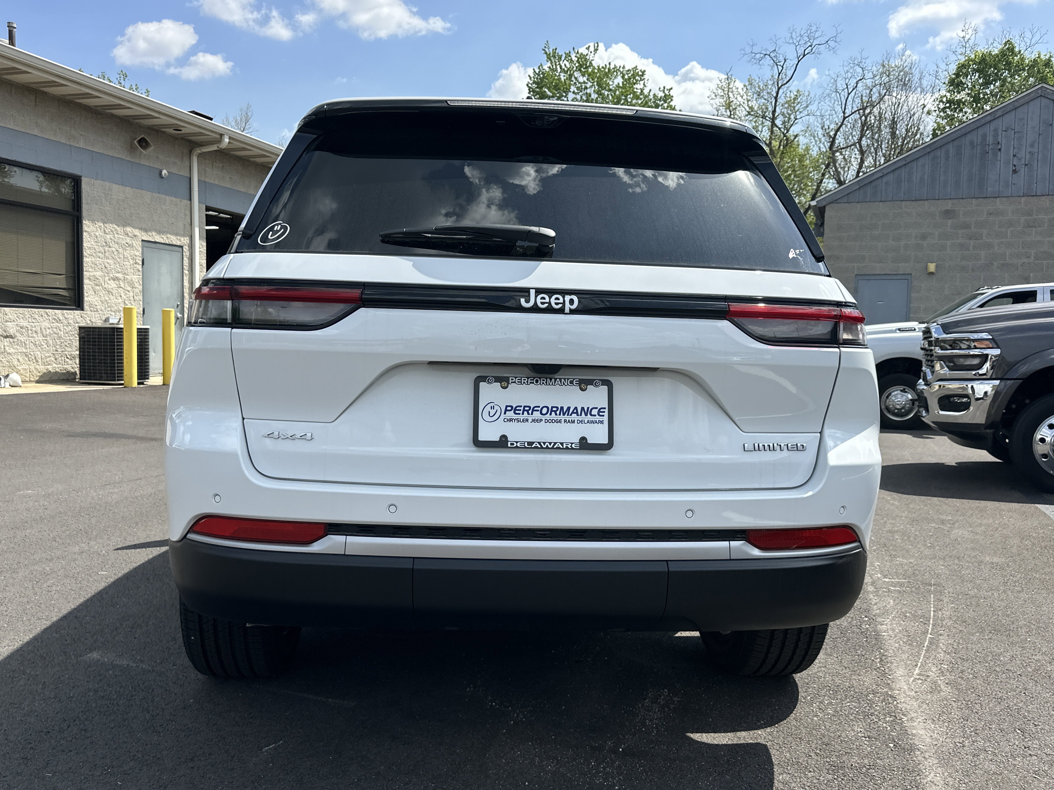 New 2026 Jeep Grand Cherokee Limited w/ Luxury Tech Group II AWD/4WD image 12