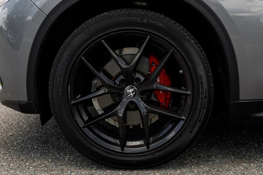 Used 2019 Alfa Romeo Stelvio Ti w/ TI Performance Package AWD/4WD image 35