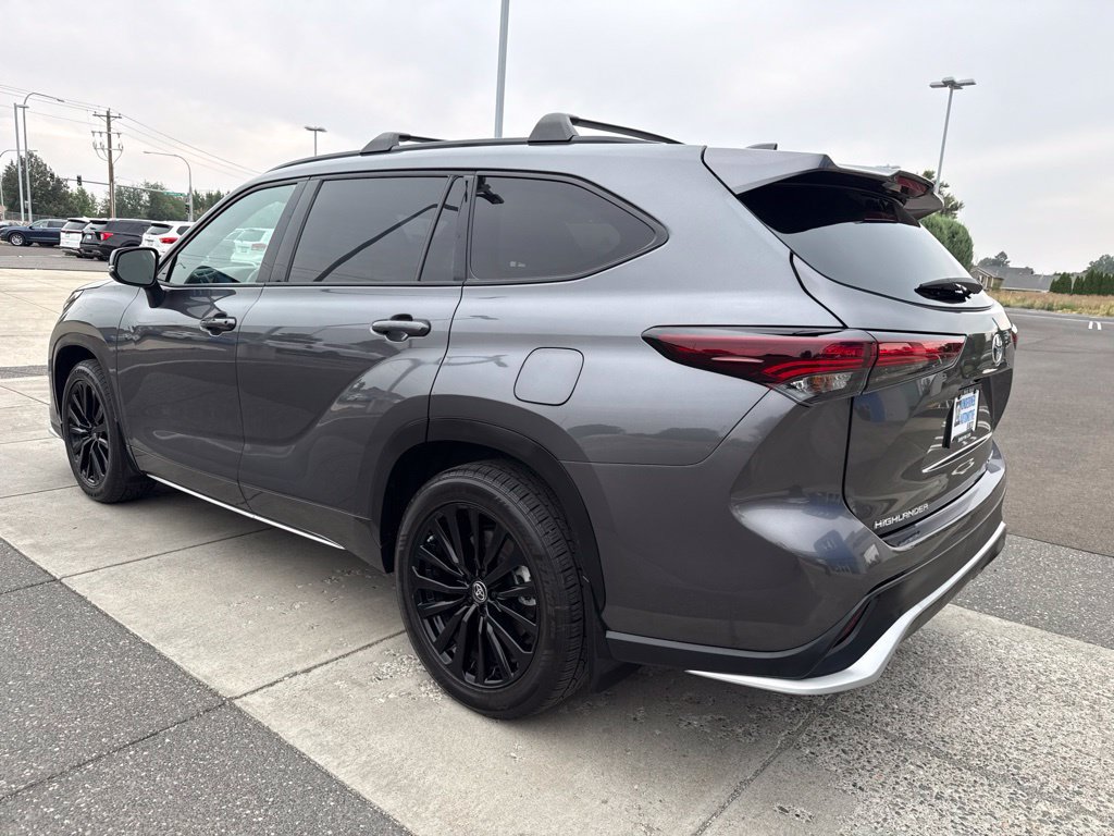 Used 2024 Toyota Highlander XSE AWD/4WD image 7