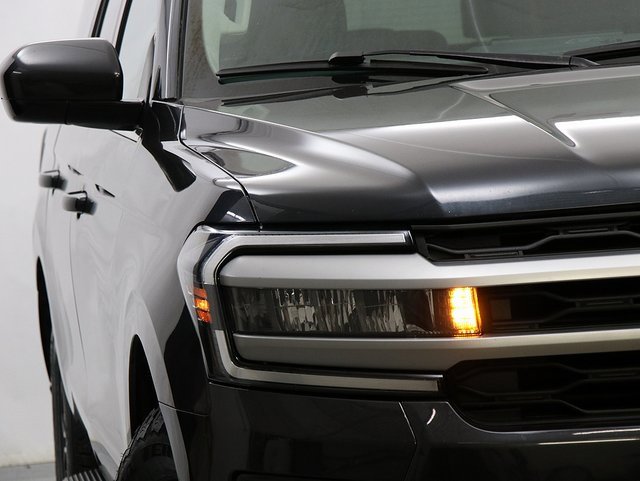 Used 2024 Ford Expedition Max XLT image 4