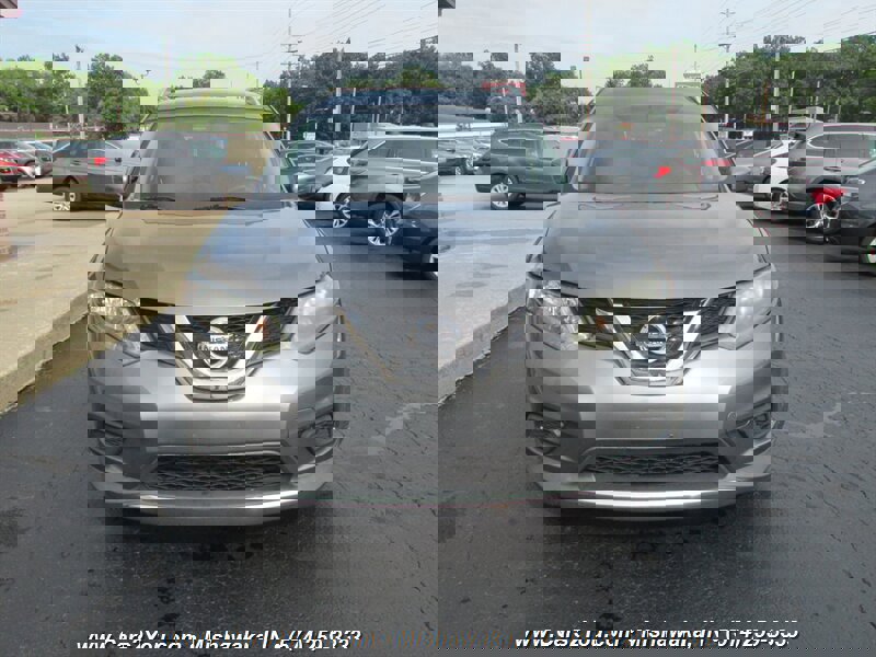 Used 2016 Nissan Rogue SV image 2