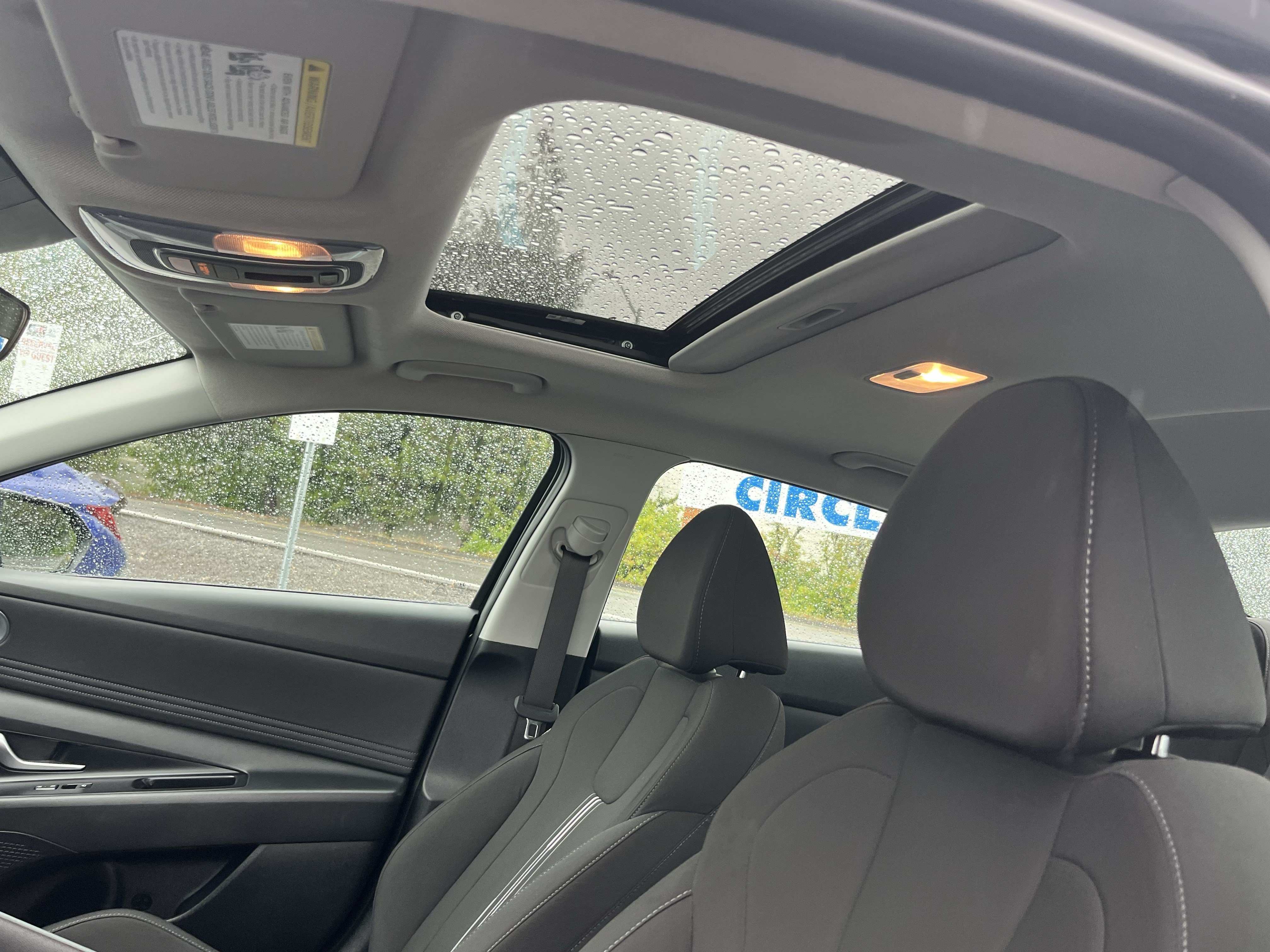 Used 2025 Hyundai Elantra SEL FWD image 17