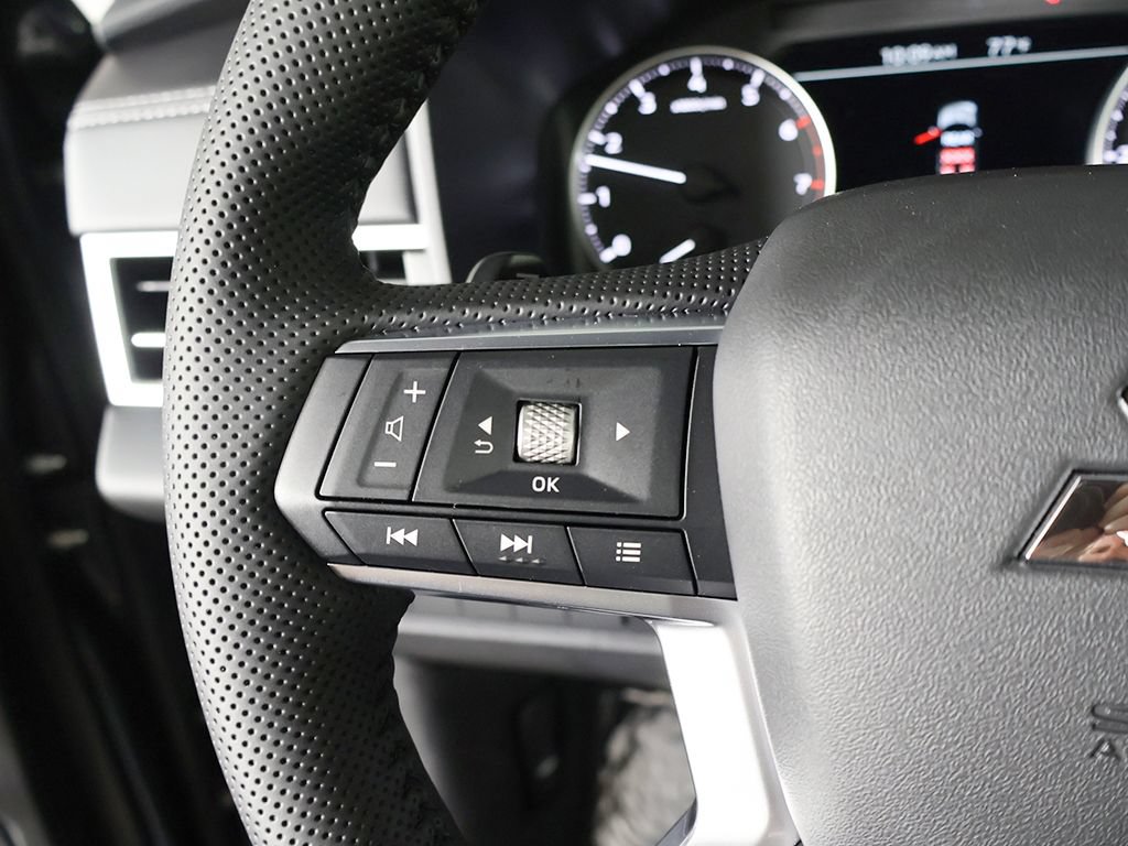New 2026 Mitsubishi Outlander LE AWD/4WD image 38