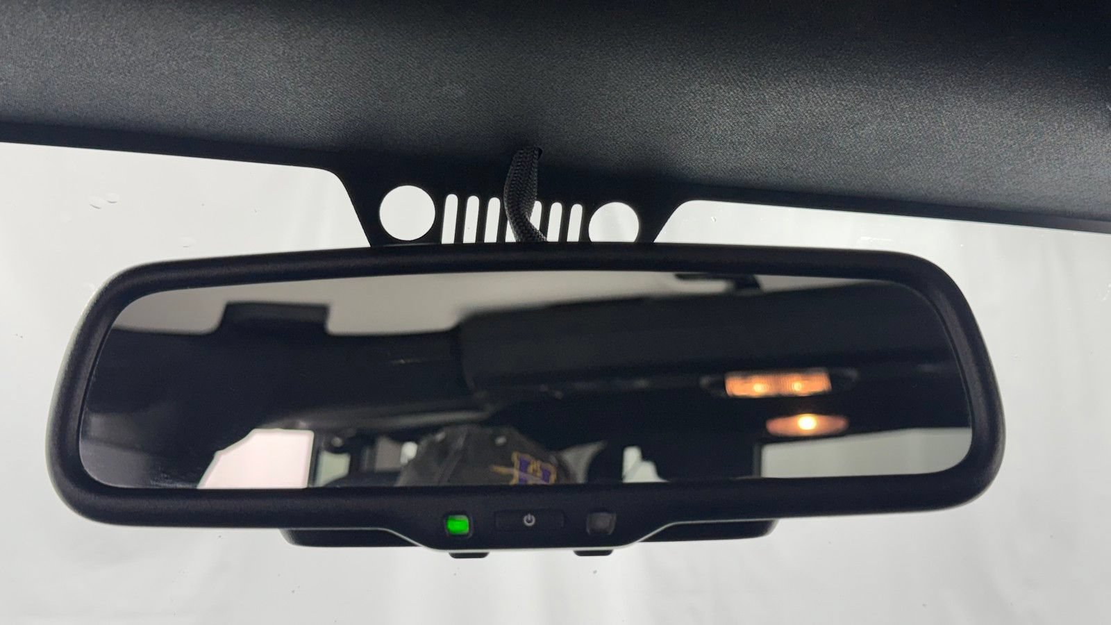 Used 2018 Jeep Wrangler Unlimited Sahara w/ Connectivity Group AWD/4WD image 27