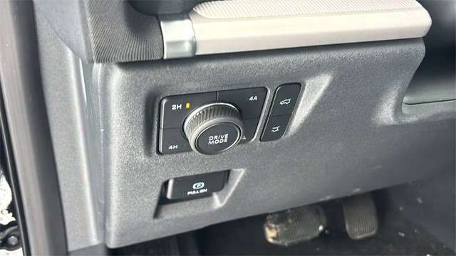 Used 2025 Ford Expedition Active image 13