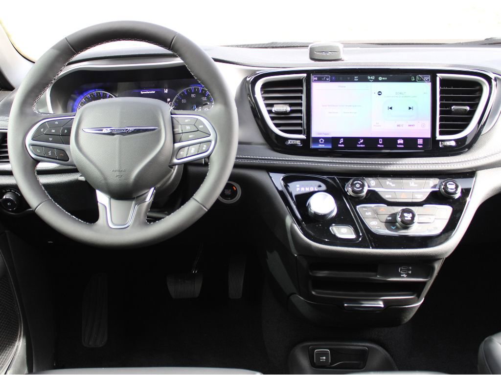 New 2026 Chrysler Pacifica Select image 18