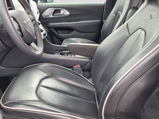 Used 2025 Chrysler Pacifica Limited FWD image 18