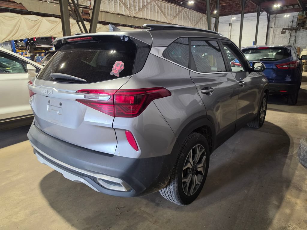 Used 2023 Kia Seltos EX AWD/4WD image 2