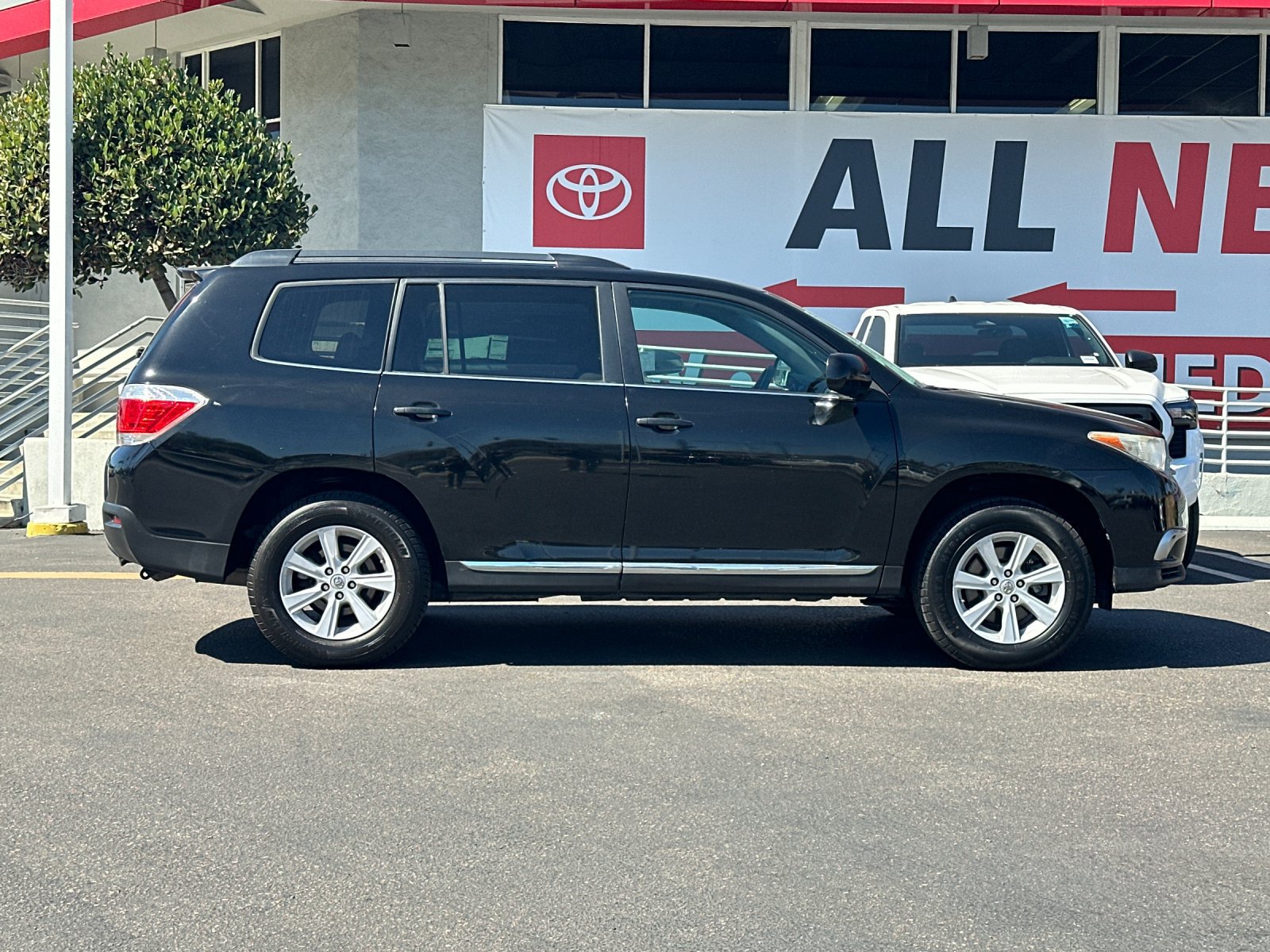 Used 2013 Toyota Highlander Plus FWD image 6