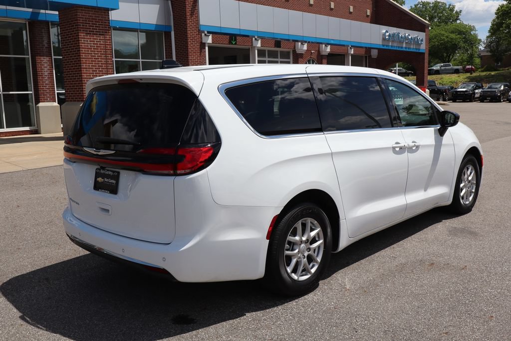 Used 2026 Chrysler Pacifica Select FWD image 33