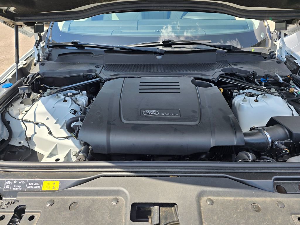 Used 2025 Land Rover Discovery S image 13
