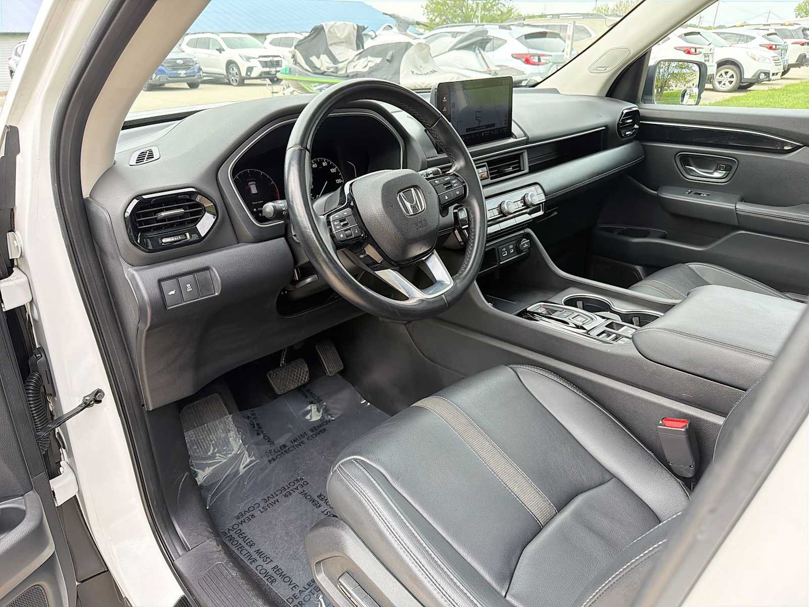 Used 2023 Honda Pilot Touring image 2