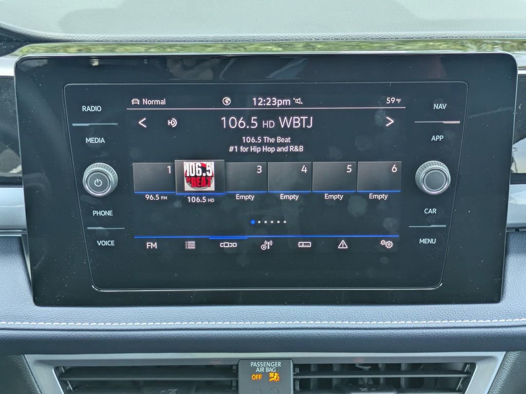 Certified 2025 Volkswagen Taos SEL image 18