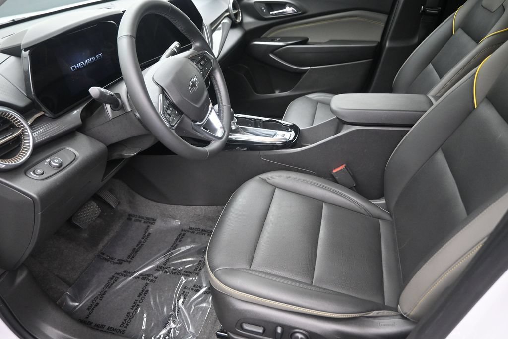 Used 2025 Chevrolet Trax ACTIV FWD image 12