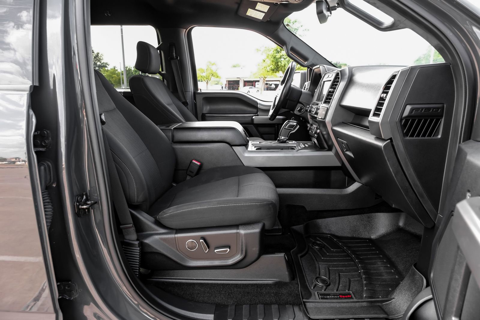 Used 2017 Ford F150 XLT w/ Equipment Group 302A Luxury AWD/4WD image 36