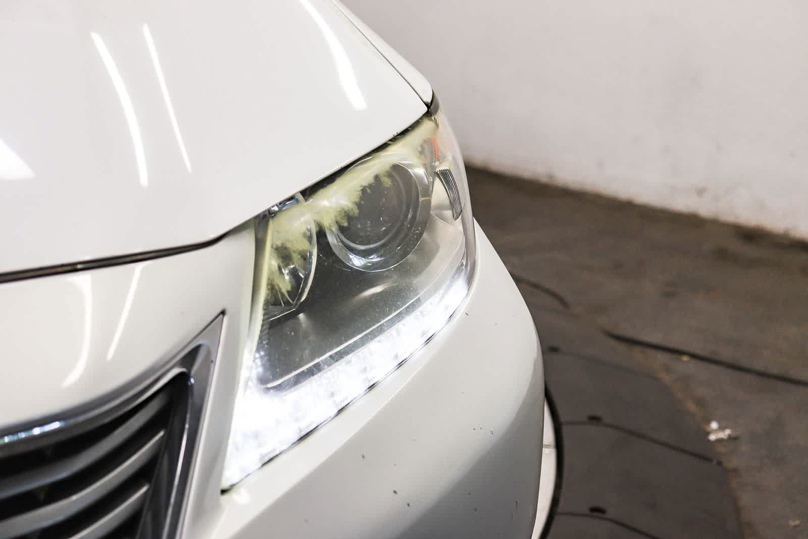 Used 2014 Lexus ES 350 w/ Luxury Package FWD image 4