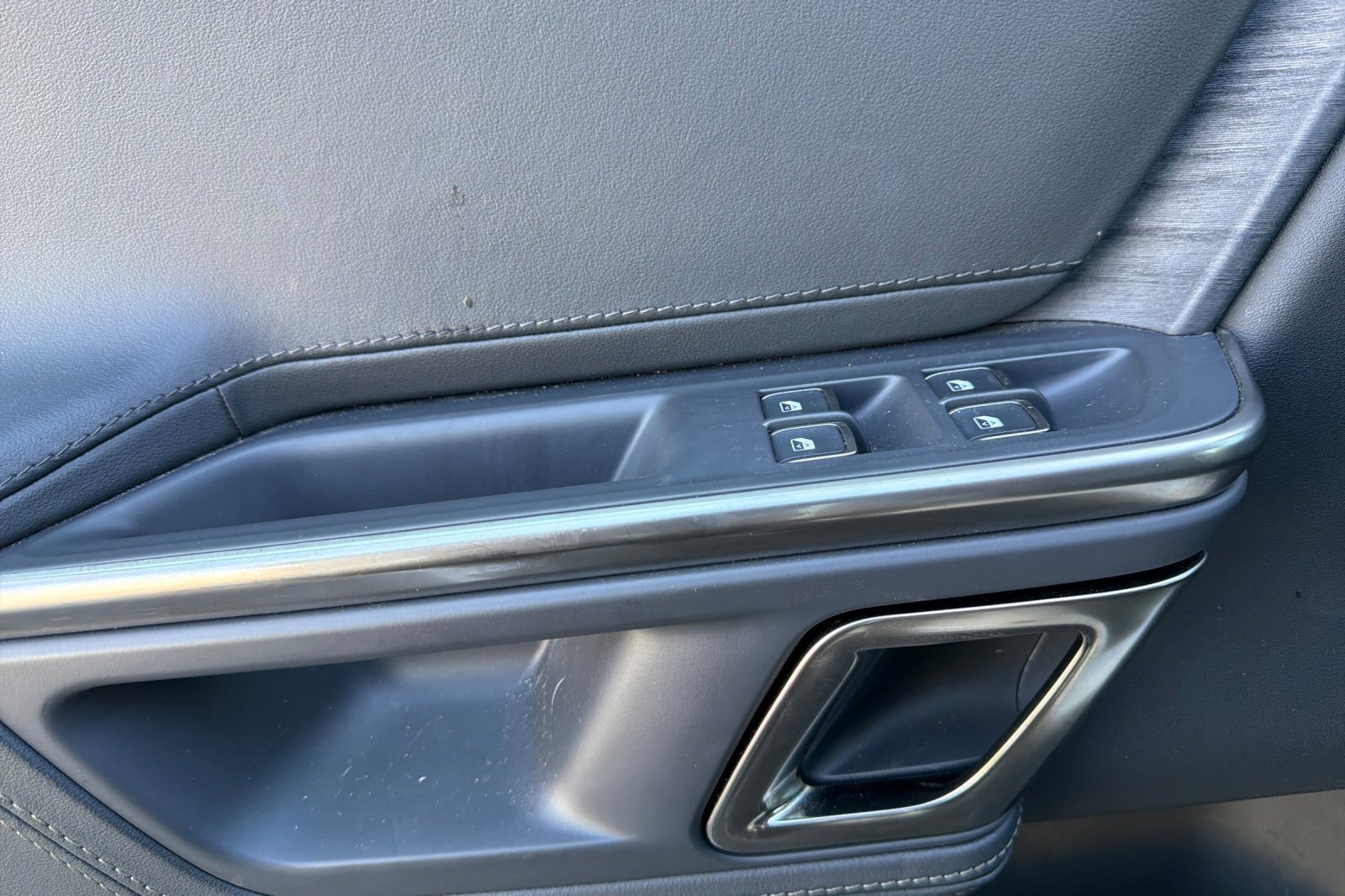 Used 2024 Rivian R1S Adventure image 10