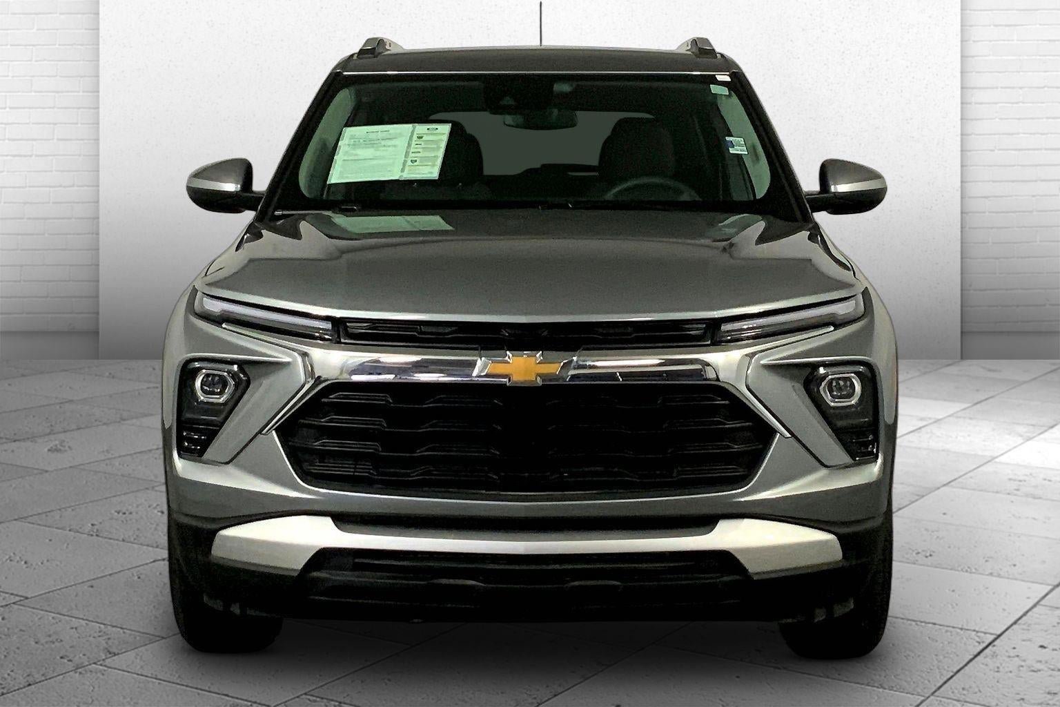 Used 2025 Chevrolet TrailBlazer LT AWD/4WD image 2