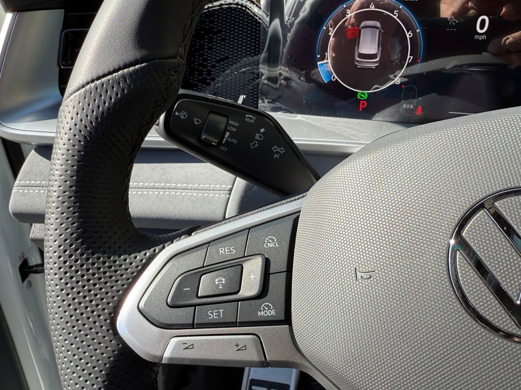 New 2025 Volkswagen Tiguan SE R-Line image 12