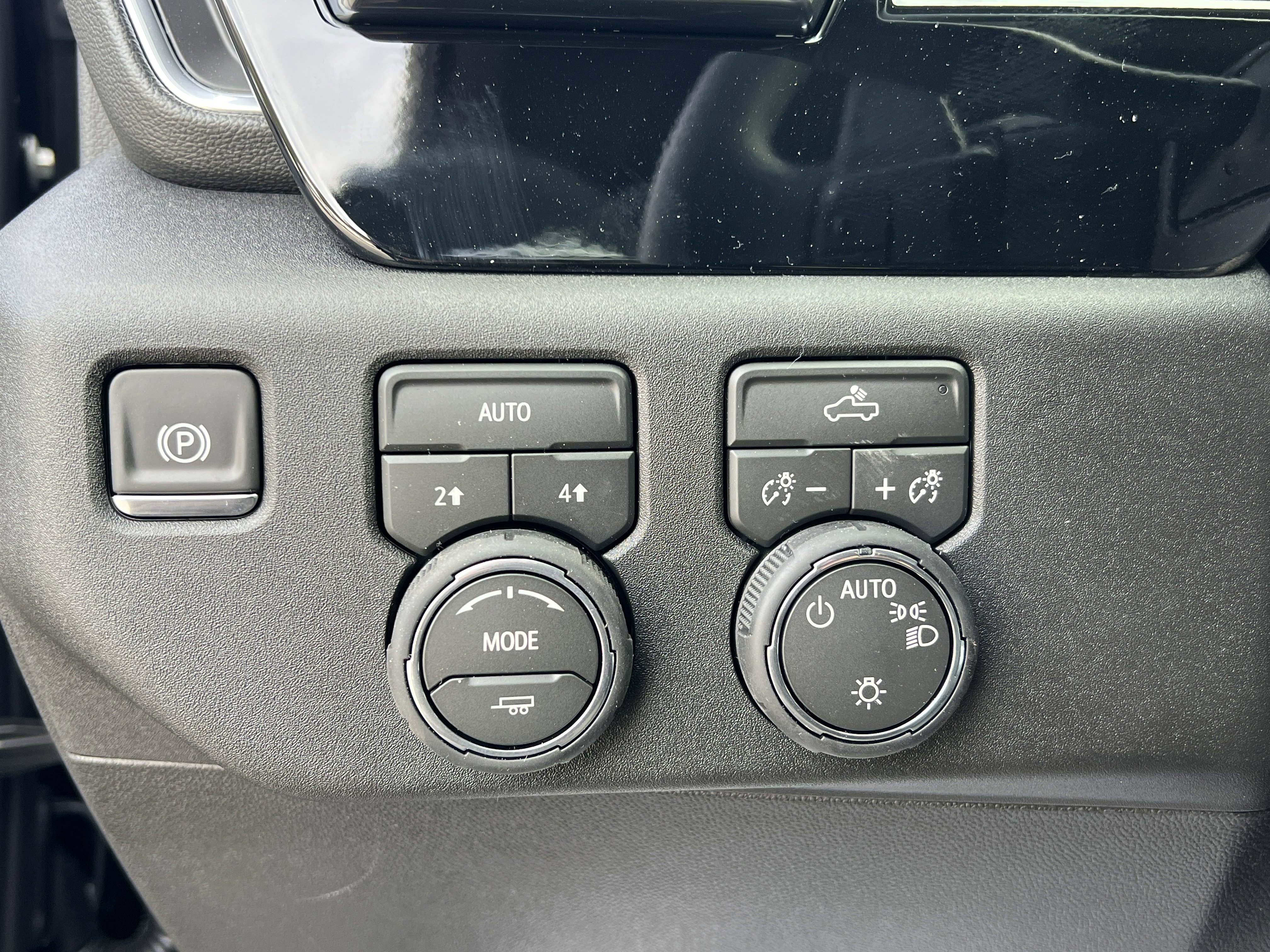 New 2026 Chevrolet Silverado 1500 LT w/ LPO, Dark Essentials Package image 18