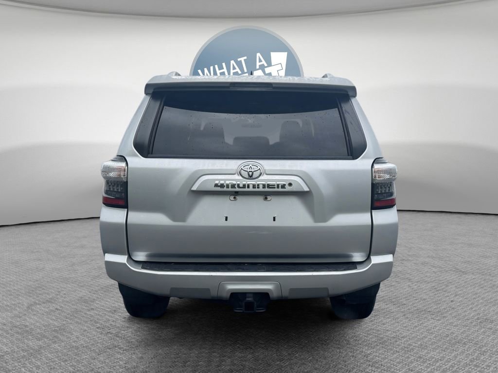 Used 2018 Toyota 4Runner SR5 AWD/4WD image 5