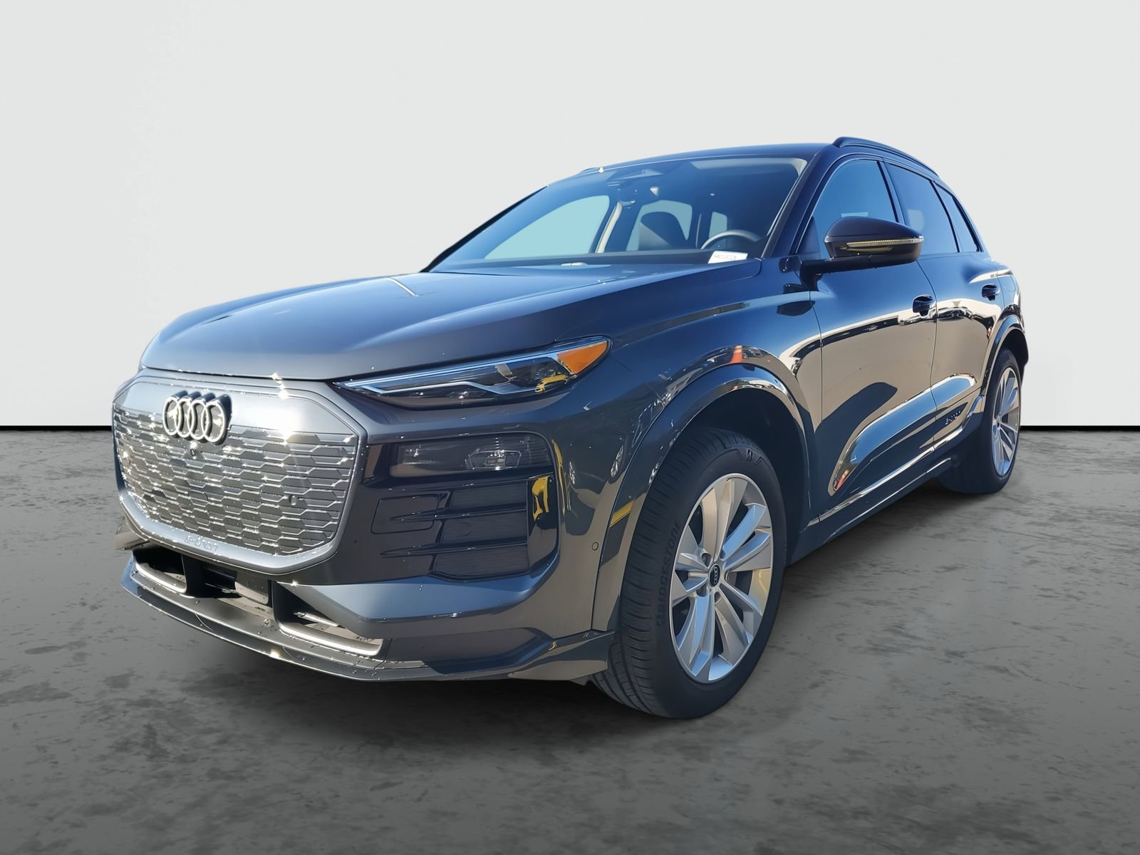 Used 2025 Audi Q6 e-tron Premium w/ Convenience Package image 2