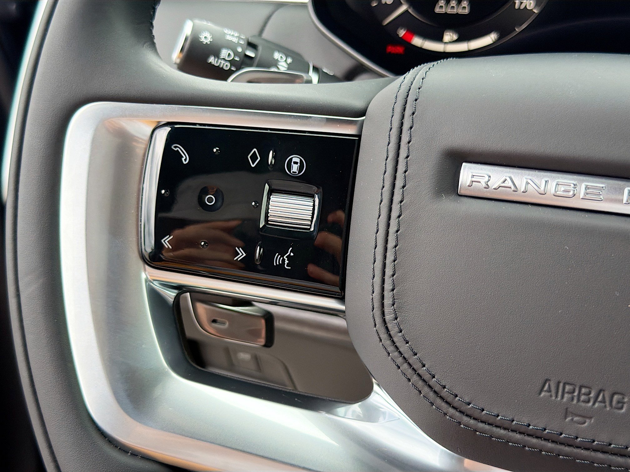 New 2026 Land Rover Range Rover SE AWD/4WD image 39