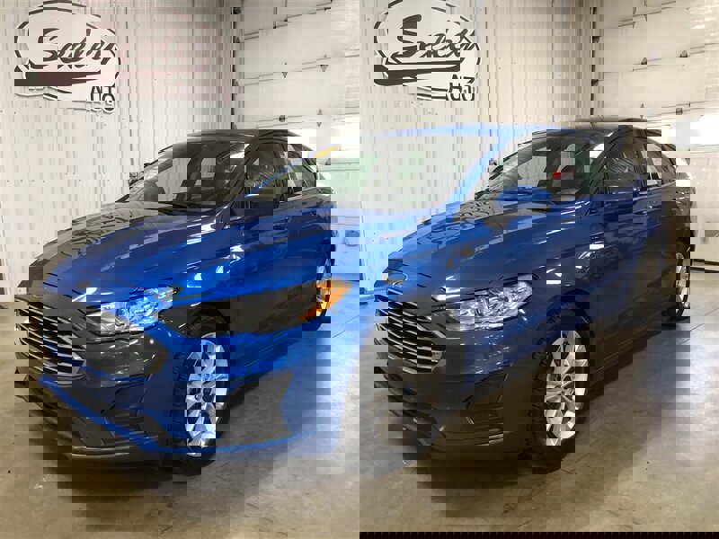 Used 2020 Ford Fusion SE image 2