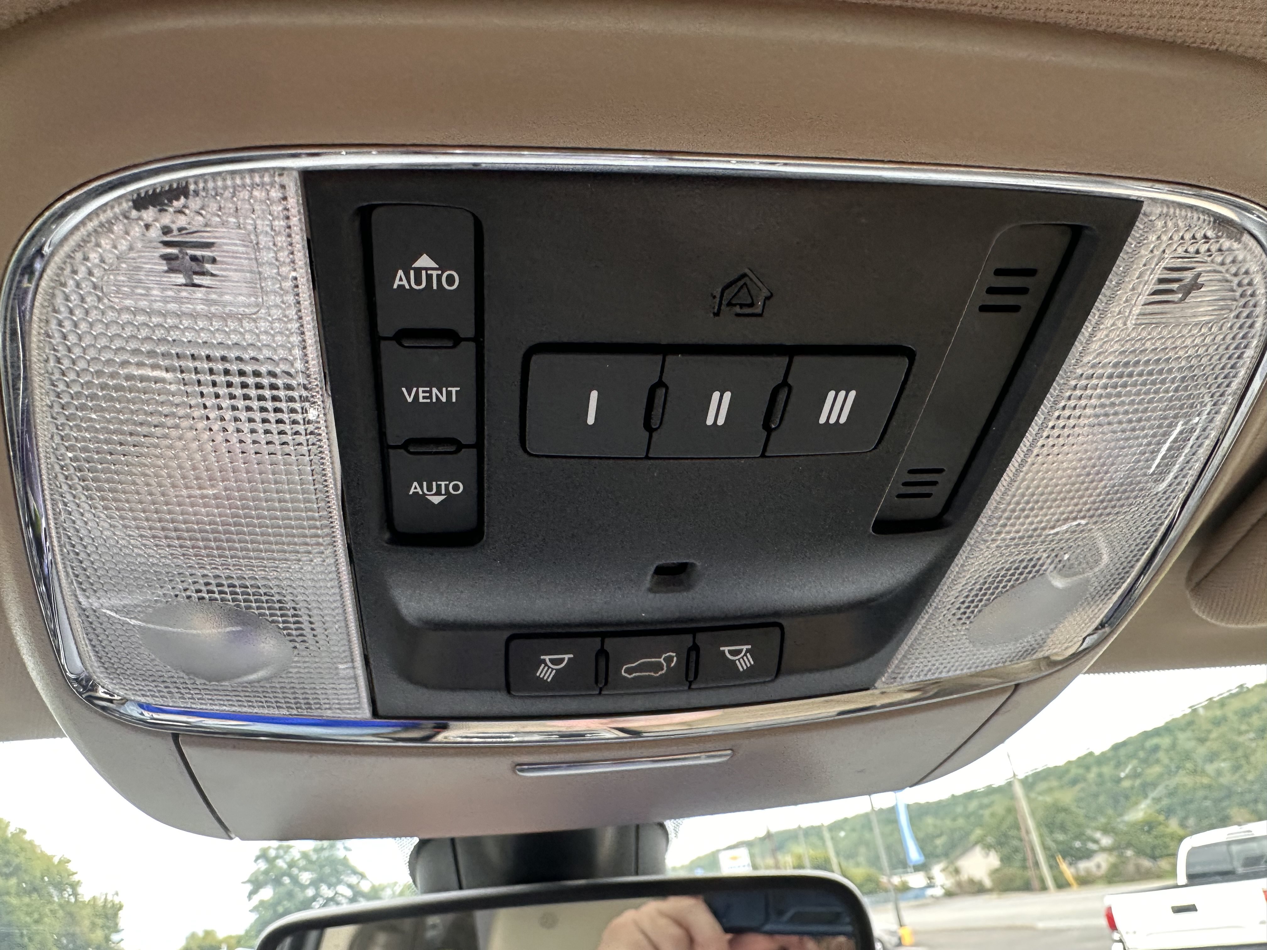 Used 2020 Jeep Grand Cherokee Limited w/ Premium Lighting Group AWD/4WD image 33